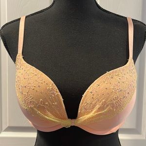 NWOT Victoria's Secret Padded Bra in Peach w/yellow lace & rhinestones 34D